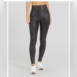Spanx EUC faux leather snakeskin leggings size medium
